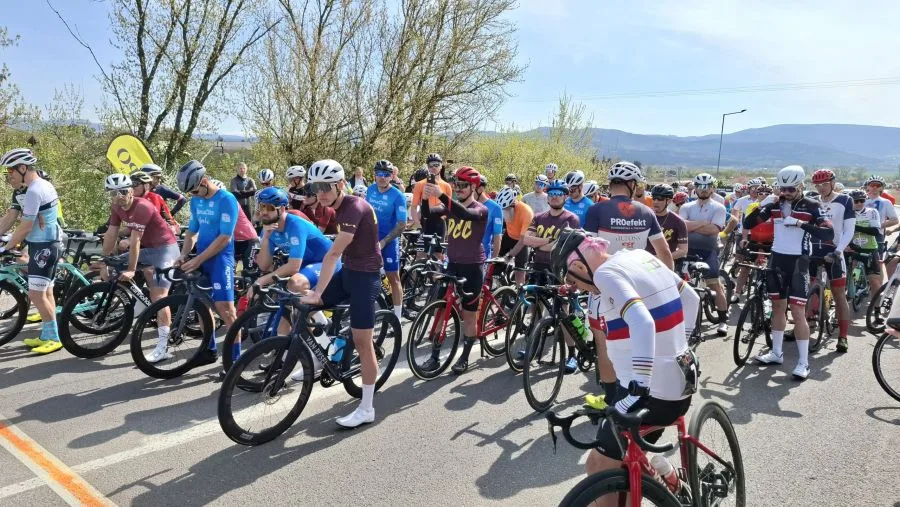 cyklisti-pred-zaciatkom-cyklomaratonu-bozpo-2025