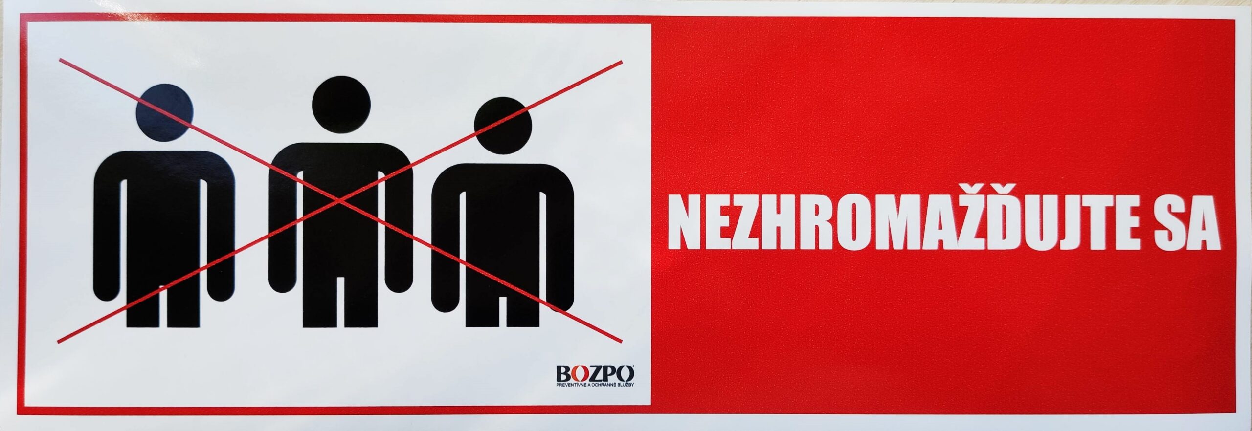 nezhromaždujte sa!